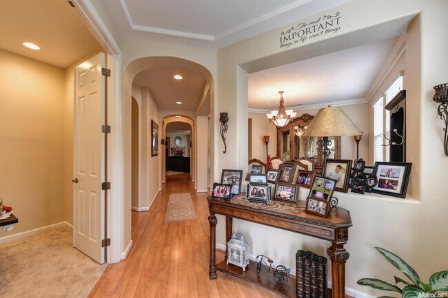 Building Photo - Immaculate Single-Story Home- in Roseville...