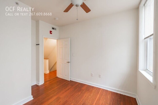 Building Photo - 1431 Lombard-Beautiful Apt-Private Yard-Fi...