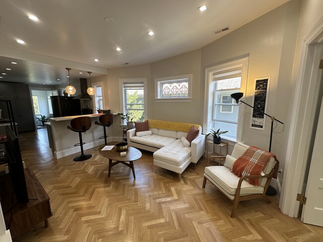 Primary Photo - 2030 W Estes Ave