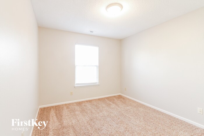 Building Photo - 6633 Sonesta Dr
