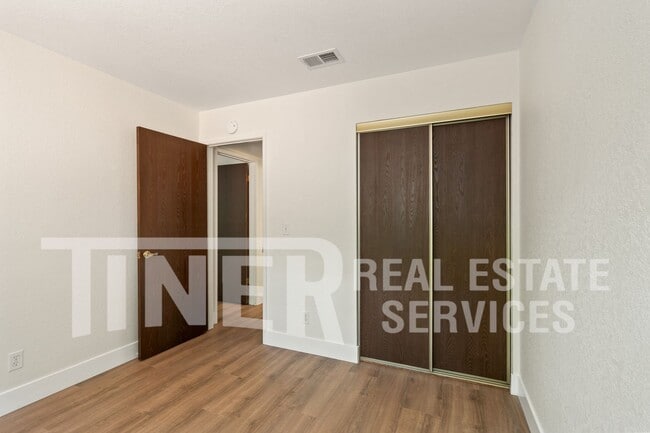 Building Photo - 9140 Nasreen Dr