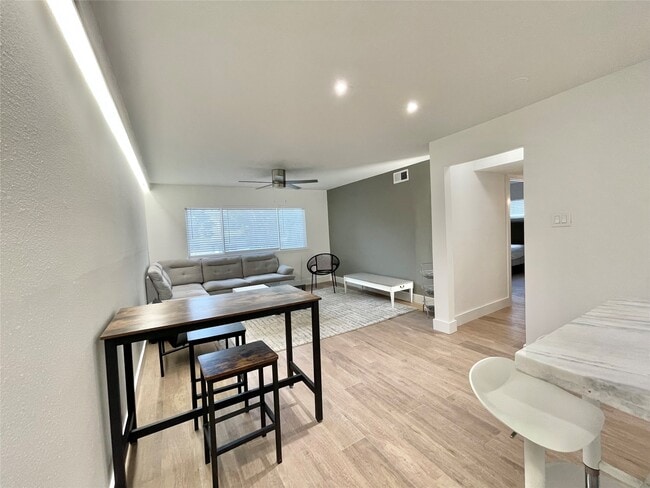 Building Photo - 614 Kipling St