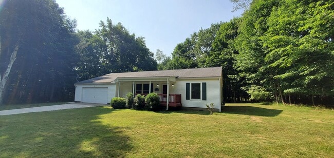 Building Photo - 4 Bedroom Parsonage Property 1 Mile to Fra...