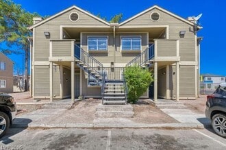 Building Photo - 2745 Jennydiane Dr