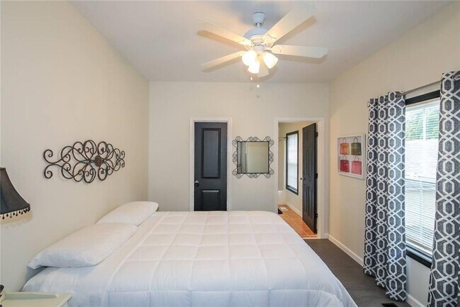 Building Photo - 64 Moury Ave SE