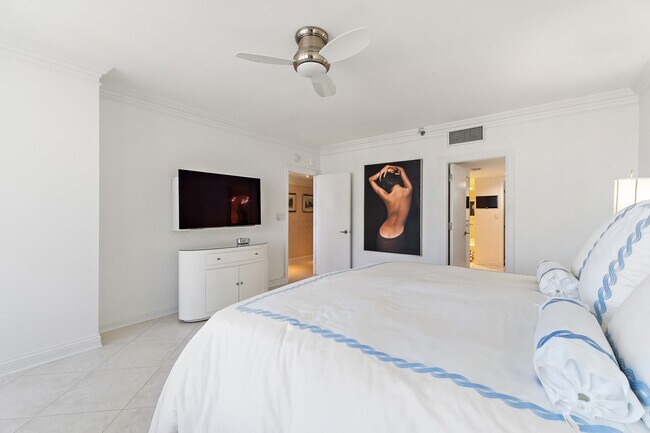 Building Photo - 100 Lakeshore Dr