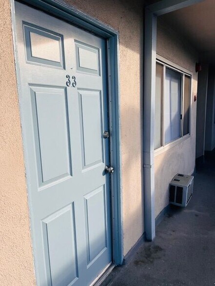 Primary Photo - 1260 Beachwood Dr