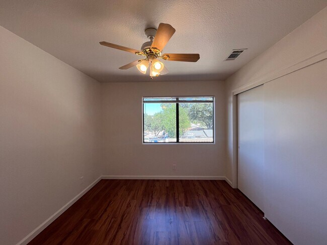 Building Photo - Downtown Duplex