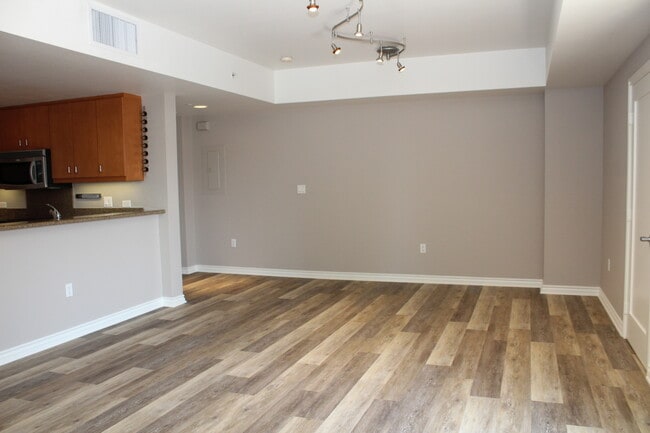 Building Photo - Gorgeous Studio w/ Upgraded Kitchen, A/C &...