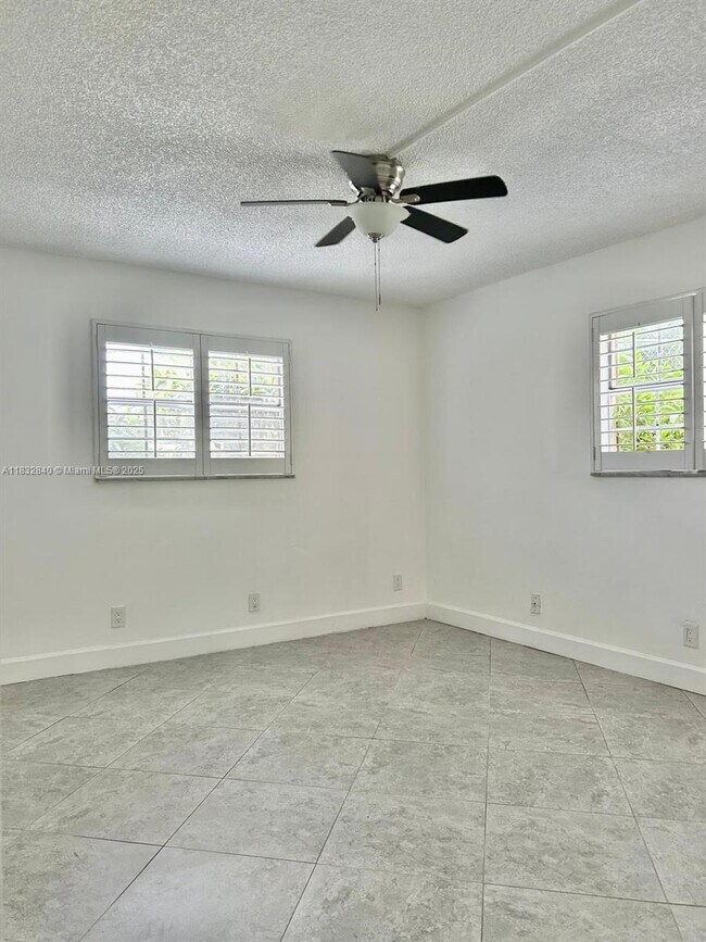 Building Photo - 630 Tennis Club Dr