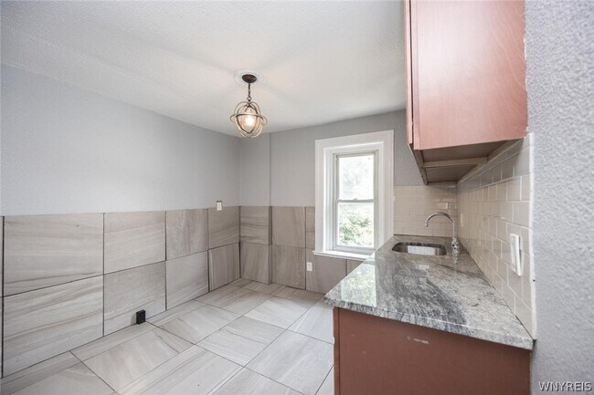 Building Photo - 1023 15th St