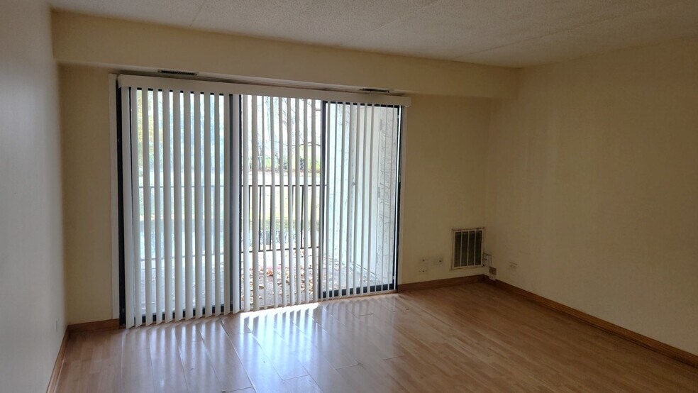 Building Photo - 450 Plum Creek Dr