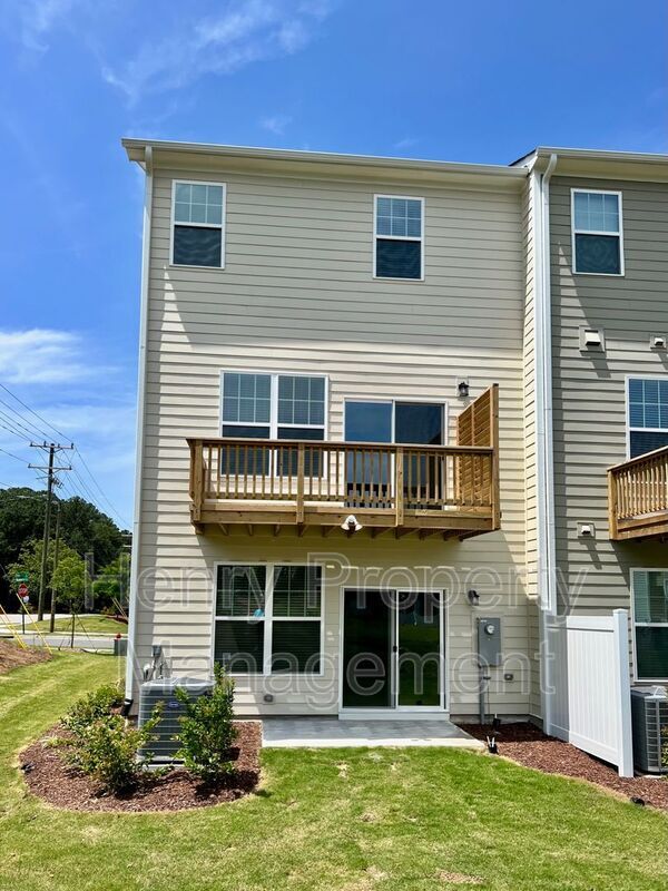 Building Photo - 1002 Brookville Ln