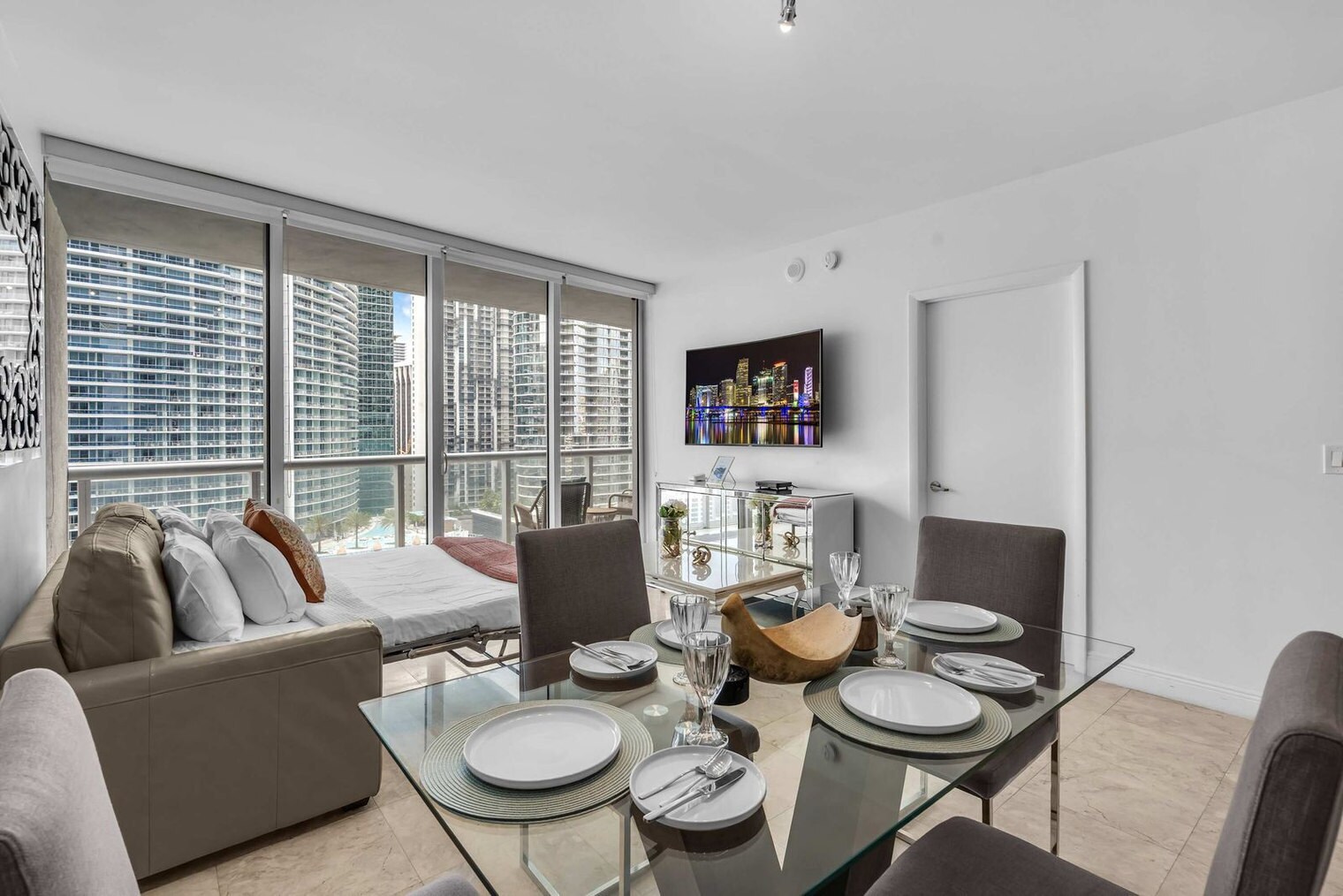 Building Photo - 485 Brickell Ave