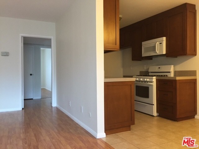 Building Photo - 5252 Coldwater Canyon Ave
