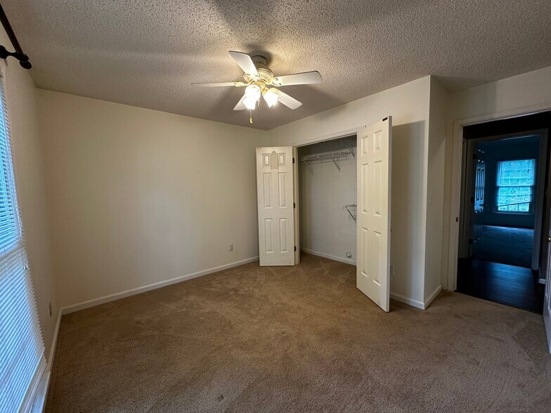 Building Photo - 115 Hyacinth Lane