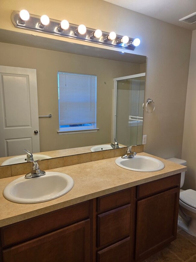 Building Photo - STATUS: PENDING APPLICATION- |R16| $2450