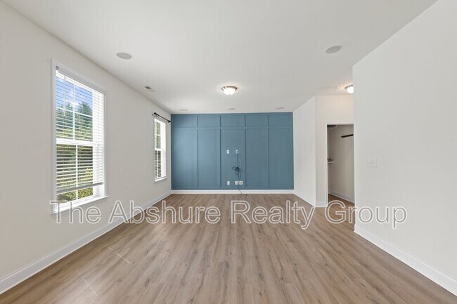 Building Photo - 404 Avery Glenn Way
