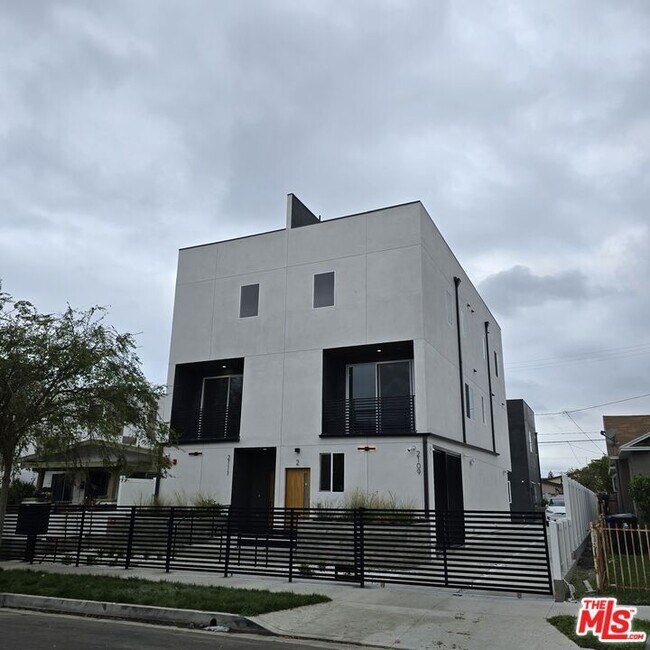 Building Photo - 2109 S West View St