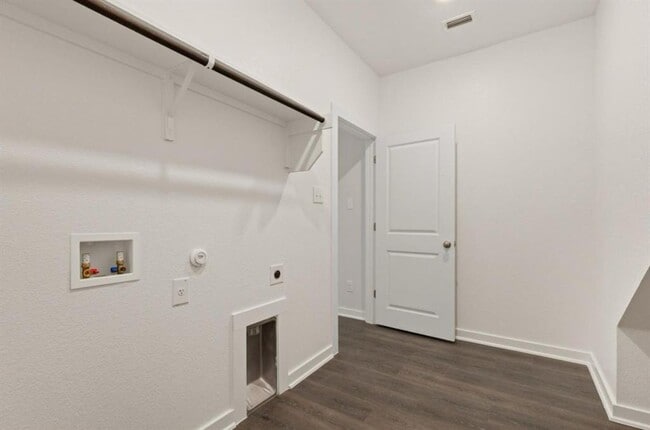 Building Photo - 160 Biscayne Dr