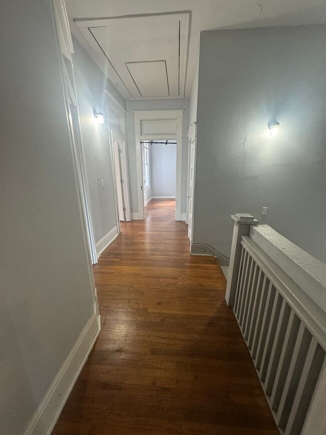 Building Photo - Two Bedroom Highland Apartment