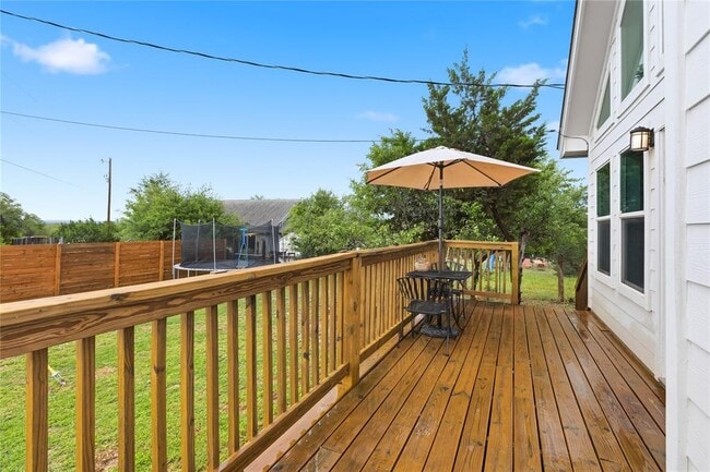 Building Photo - 10412 Parkwood Dr