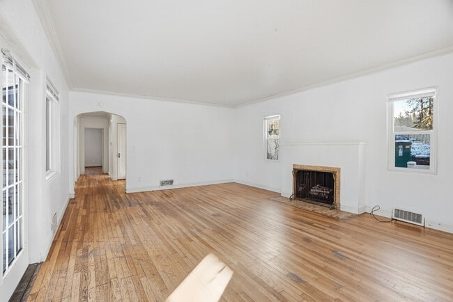 Building Photo - 1503 S SE Blvd