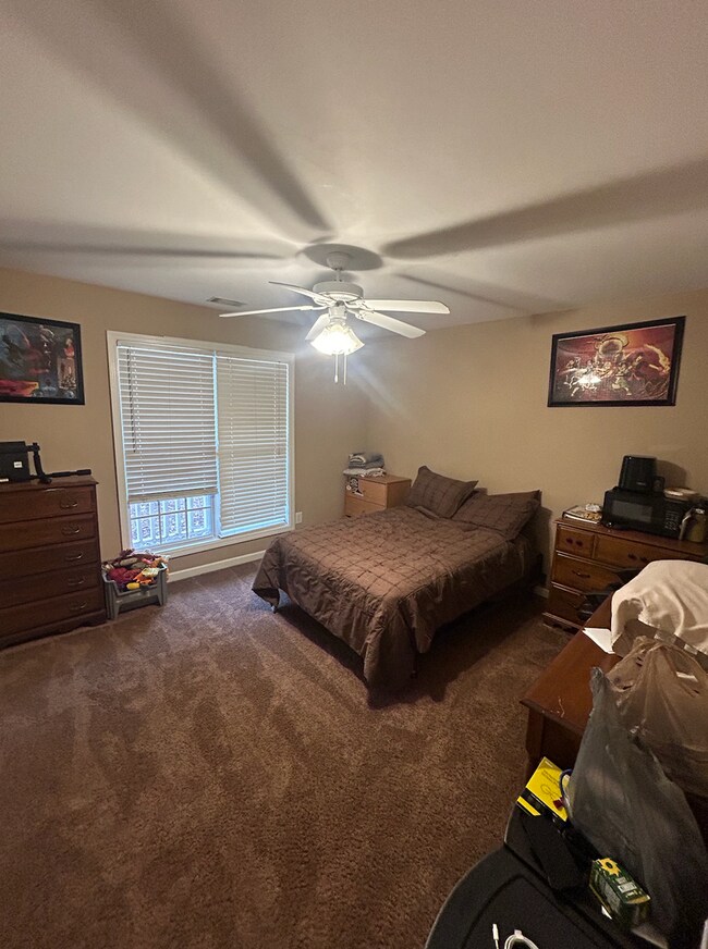 Building Photo - 146 Oak Meadows Dr