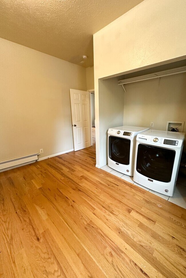 Building Photo - Adorable Sloan's Half Duplex
