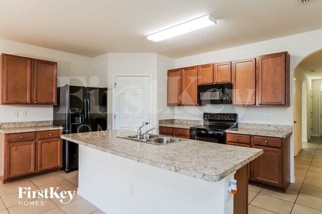 Building Photo - 237 SE 3rd St