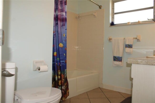 Building Photo - 5062 Live Oak Cir