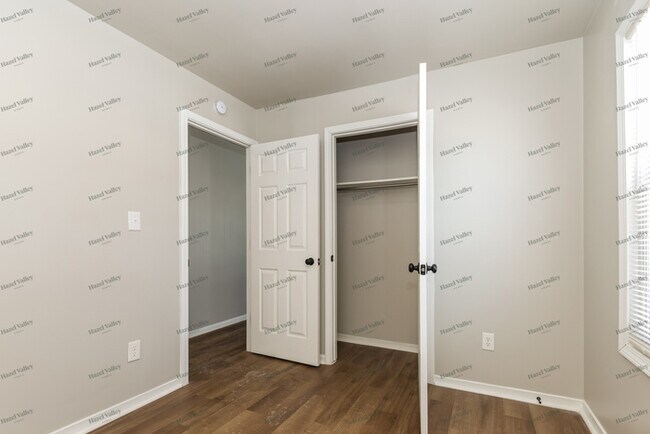 Building Photo - 114 Millard Dr