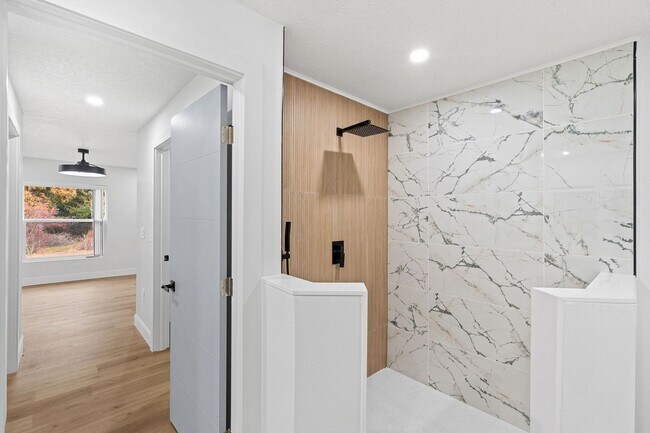 Building Photo - 1623 Espejo St SE