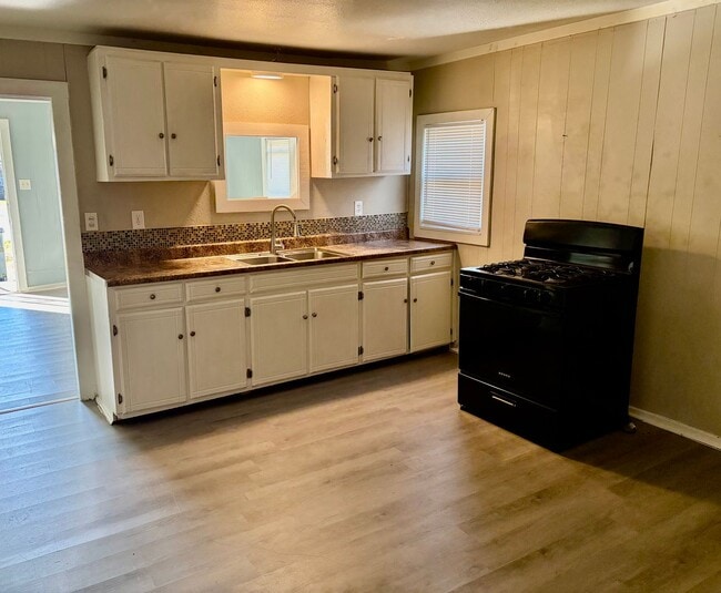 Building Photo - Welcome home!