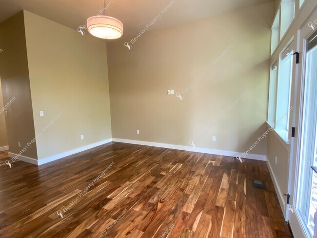 Building Photo - Elegant Single-Level Home in Northwest Cro...