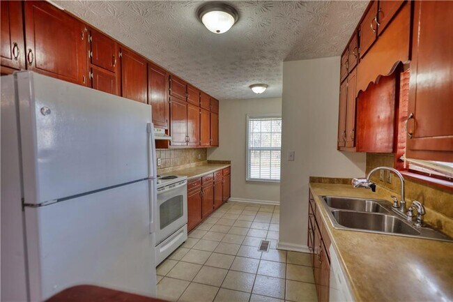 Building Photo - 2475 Nugget Dr SW