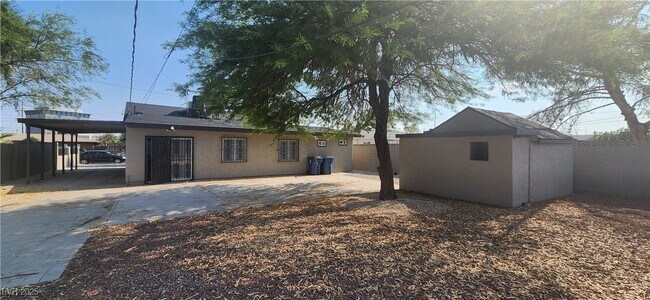 Building Photo - 1608 E McDonald Ave