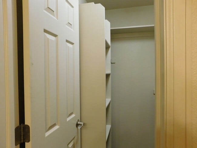 Building Photo - TWO WEEKS FREE RENT!