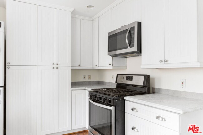 Building Photo - 2127 Benecia Ave