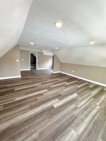 Building Photo - 3336 W 41st St