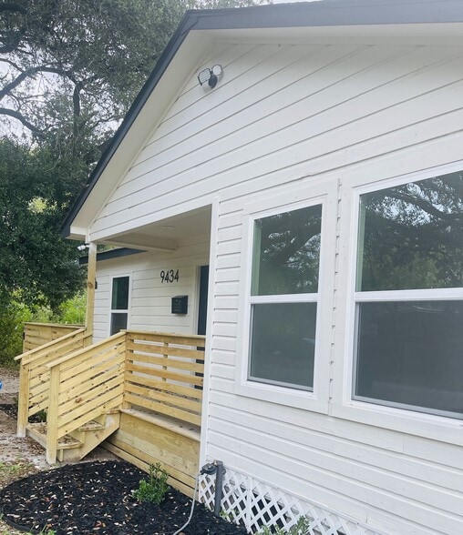 Building Photo - 9434 Rhode Island St