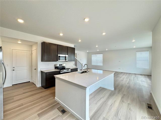 Building Photo - 4858 Astor Pl