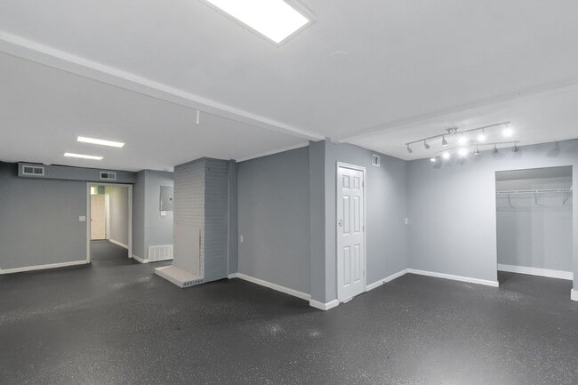 Building Photo - Spacious 4 Bed 3 Bath SFH!