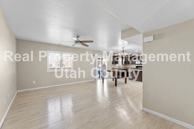 Building Photo - 626 S State Rd
