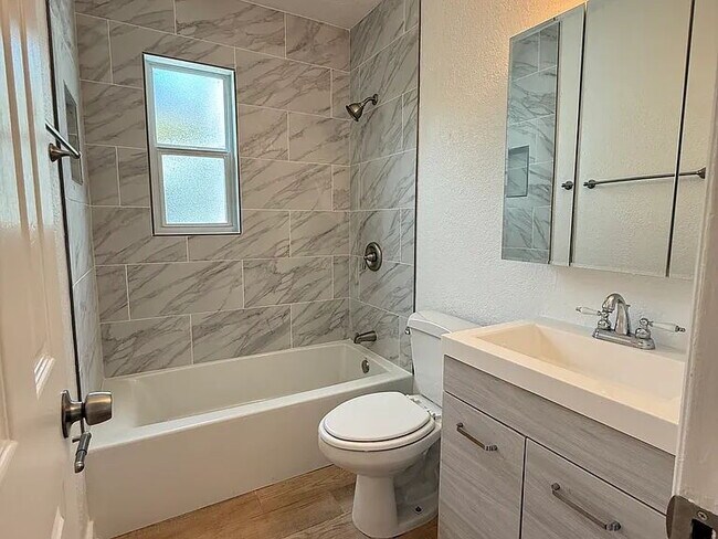 Building Photo - Charming Centrally Located Home | Wood Floors + Fenced Yard