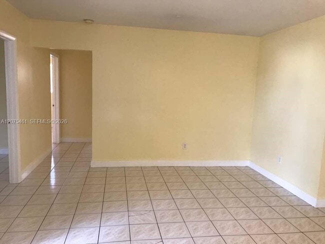 Building Photo - 807 SW 5th Ct