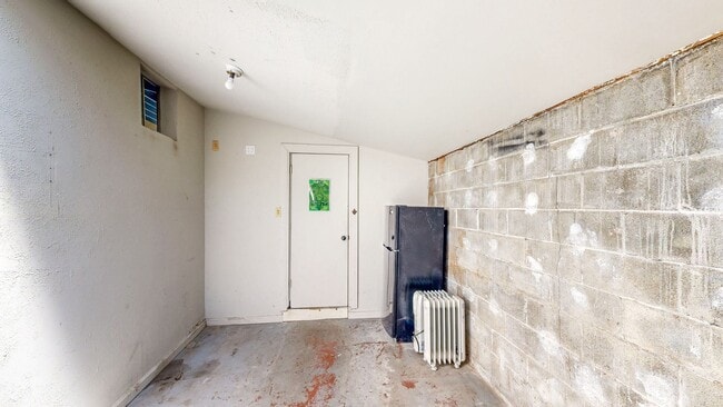 Building Photo - Charming 2 Bedroom 1 Bathroom Single Famil...