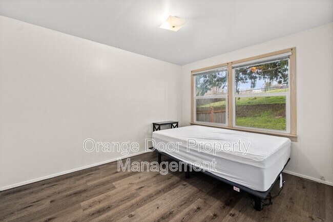 Building Photo - 51 S Arizona Ave