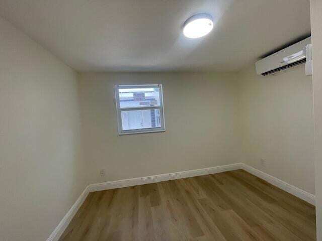 Building Photo - 302 N Tamarind Ave