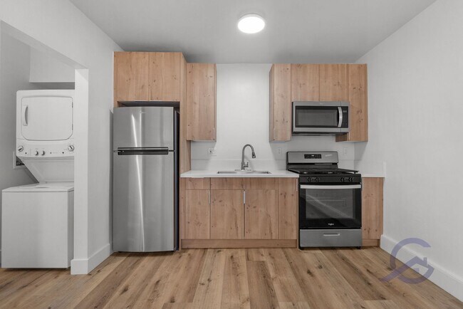 Building Photo - Completely Renovated Ocean Beach 1 Bed/1 Ba